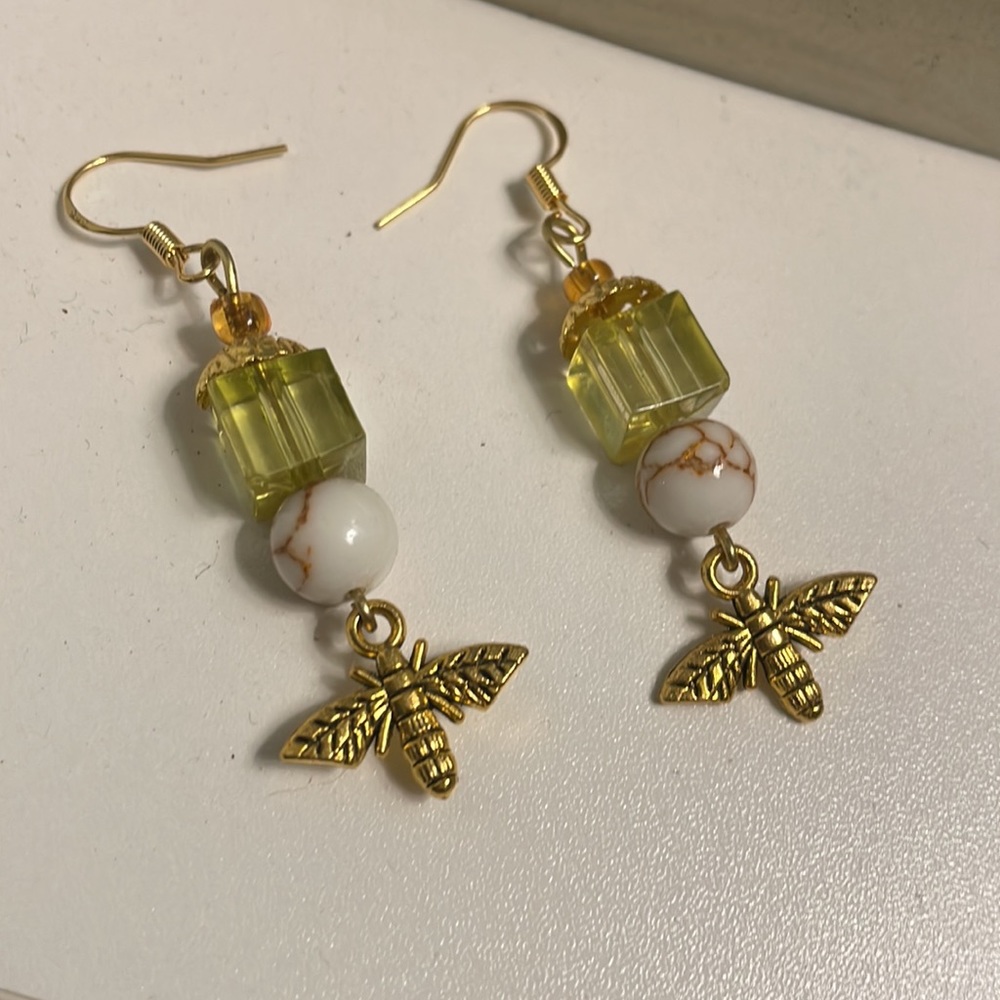 Queen Bee 🐝 Earrings⭐️